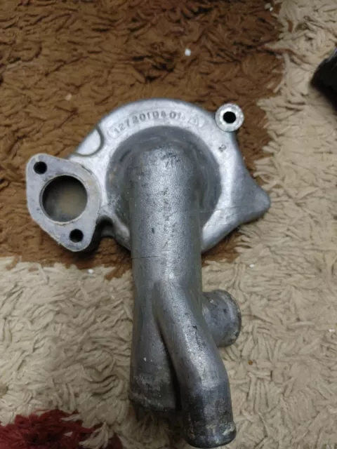 Mercedes W111 water pump housing 1272010401