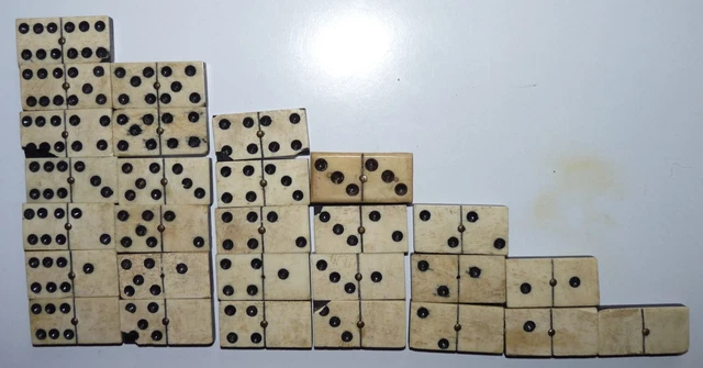 Ancien Jeu De Dominos En Bois Noirci - 3.5 Cm - 3 Rivets - Coffret Complet