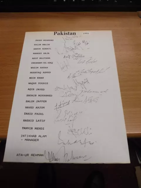 Pakistan Tour of England 1992 - Signed by  19 inc. Miandad, Wasim & Waqar