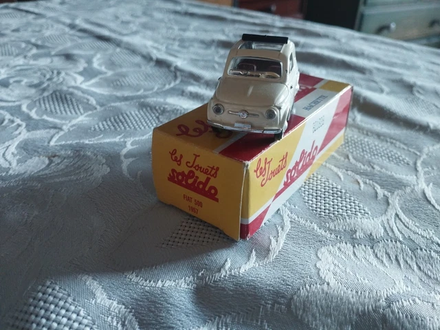 VOITURE DE COLLECTION Solido Neuve En Boite 1/43 Renault 4cv Berline
