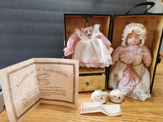 Heritage Signature Collection Felicity Porcelan Doll And Her Wardrobe