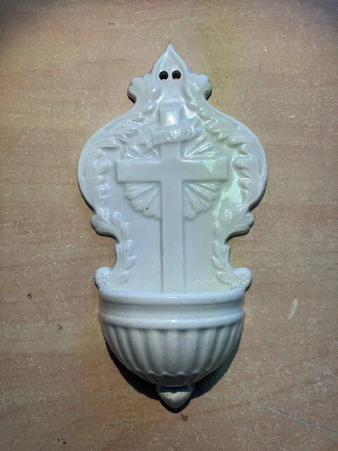 Ancien Bénitier en Faïence Porcelaine Jésus Christ Crucifix