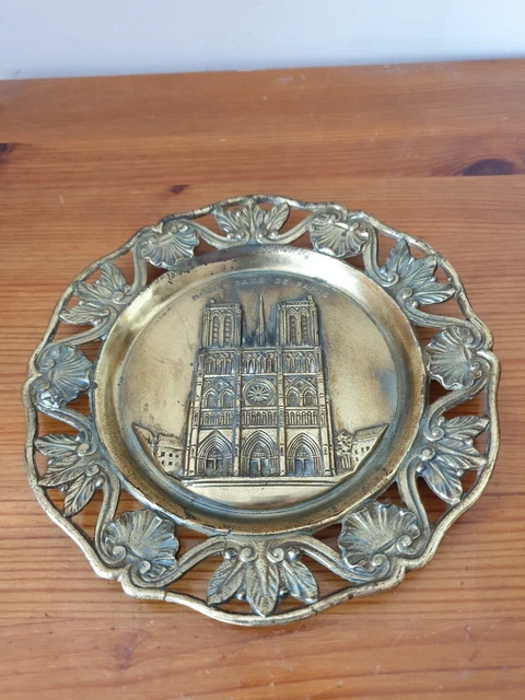 Broche Ancienne Notre Dame De Lourdes En Métal Argenté - Signée KAIRO - Occasion