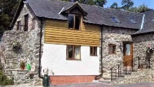 Late Deals - 5* Cyfie Farm, Shepherd's Watch, Sleeps 4, Hot Tub, Pet friendly
