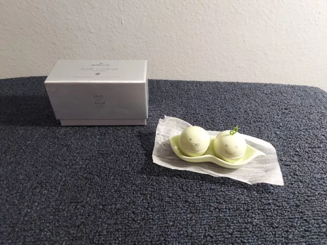 NEW Hallmark Keepsake First Tooth & Curl Set Ceramic Two Peas in a Pod Baby Gift