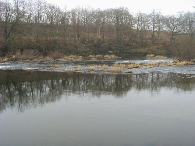 Photo 6x4 River Wye Boughrood Weir on River Wye with flat line of dismant c2009