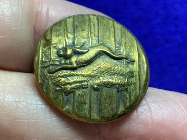 RUNNING RABBIT/HARE IN A FIELD BRASS SPORTING BUTTON 25mm 1830-50 rmdc ENGLAND