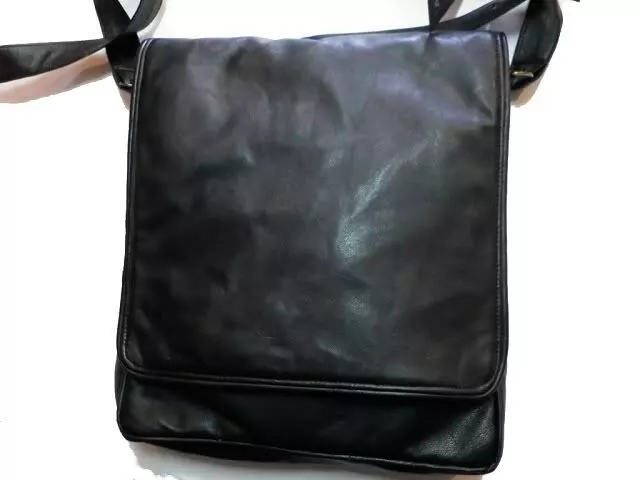 Borsa A Tracolla Messenger Porta Ipad/Tablet In Vera Pelle, Mod: Geko - Nero