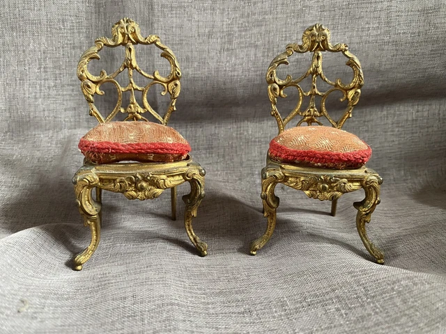 Lot de 2 Chaises en velours - avec accoudoirs et pieds en métal doré