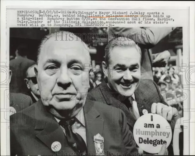 1968 Press Photo Richard Daley and George Dunne sport Humphrey buttons, Chicago