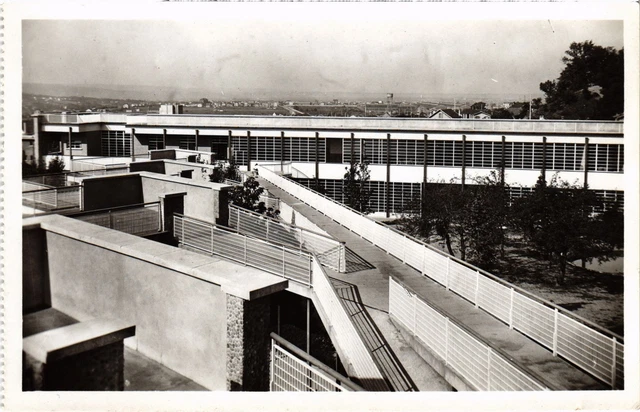 CPA Suresnes Ecole en plein air Les Terrasses (1315111)