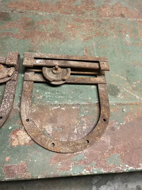 Antique Old Horseshoe U Shaped cast iron Barn Door Rollers Hangers Pair Set USA 2