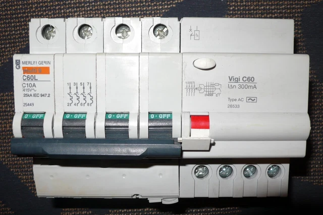 Disjoncteur Tétrapolaire Merlin Gerin 25A Courbe C - Triphasé + Neutre - Occasion Fonctionnel