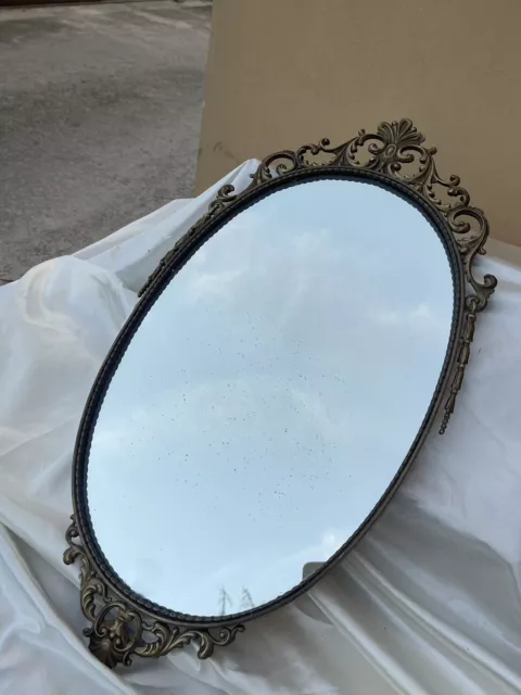 Specchio Da Parete Ovale Antico Con Cornice In Ottone
