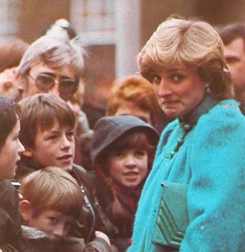 PRINCESS DIANA 100S of early photographs 1982 Hardcover Book from ...