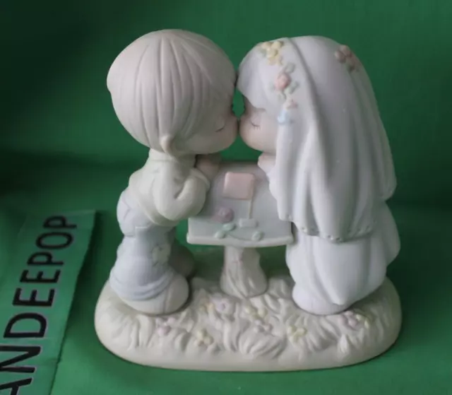 Precious Moments Enesco Sealed With A Kiss 1992 Figurine 524441