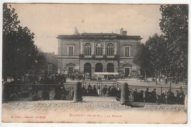 BLAMONT - Meurthe & Moselle - CPA 54 - La Mairie et le Marché - Humidité dos