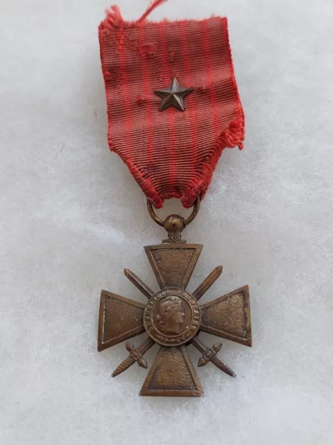 Une médaille Croix Guerre 1914 / 1918 / ww1 militaria.