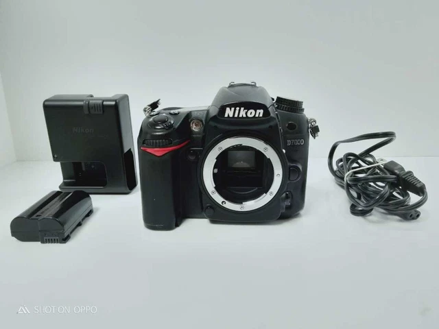 Nikon D7000 16.2 MP Digital SLR Camera Body Black Low Shutter w/Battery, charger
