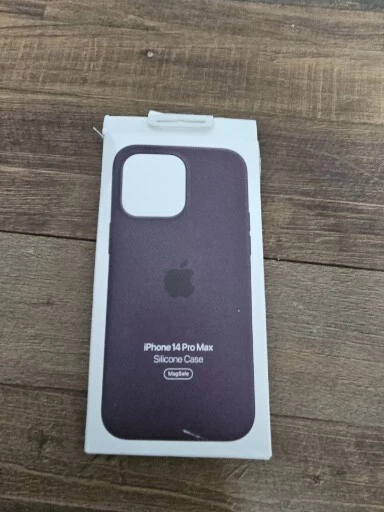 Apple - Back cover for mobile phone - with MagSafe - silicone