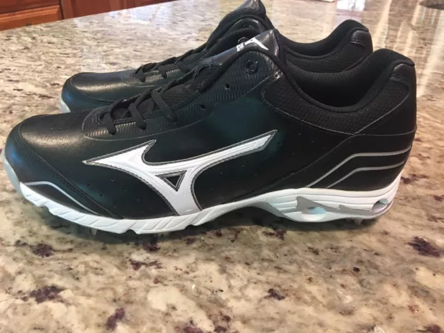 Brand New Mizuno Men’s Cleats. Size 12.5.  9 Spike Advanced Classic 7.