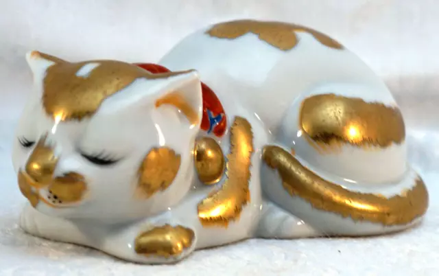 Vintage Kutani Japanese Porcelain / Ceramic Sleeping Cat Figurine with Gold 5 ½"