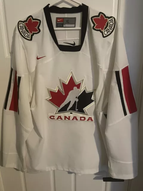 Nike 2007 era Away/White Team Canada Men's XL  IIHF  Jersey