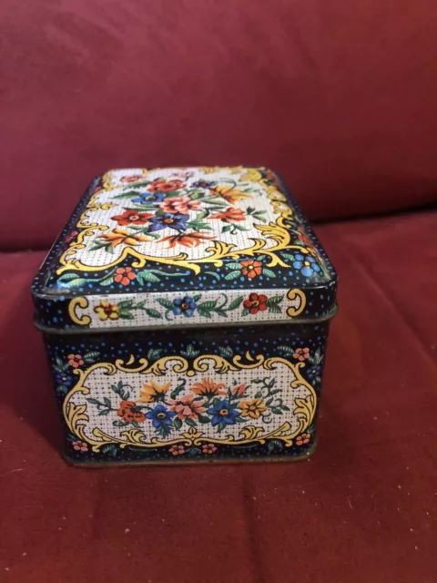 Vintage DAHER Decorative Tin w Hinged Lid Floral Pattern Design Made in ENGLAND 3