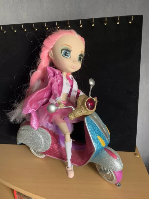 Poupee Mannequin Shibajuku Girl Articulee Et Son Scooter A Paillette