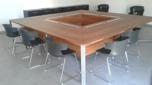 une table bureau de reunion conférence design carrée I-Meet 3,20m x 3,20m