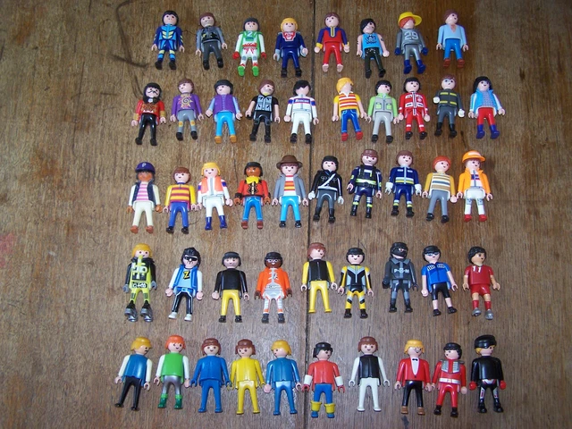 Lot de 47 personnages    PLAYMOBIL