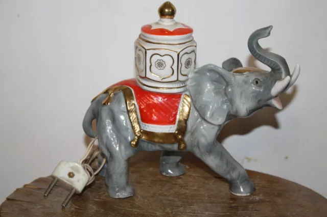 Ancienne lampe veilleuse brule parfum Art Déco Orientaliste Elephant porcelaine