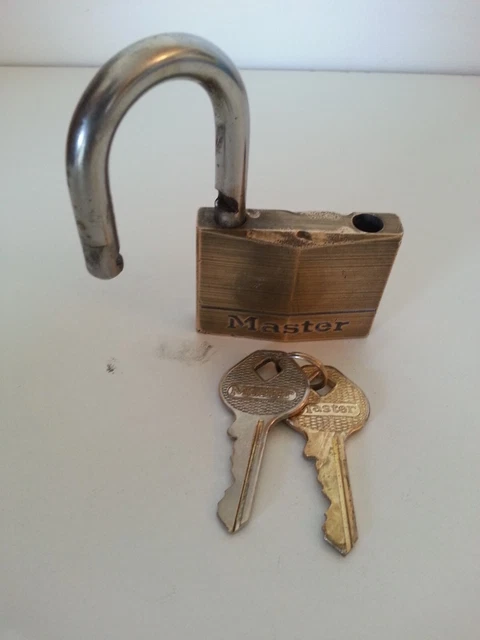 Borne Anti-stationnement Avec Cadenas – StickersLab, Protection Place Parking, Neuve