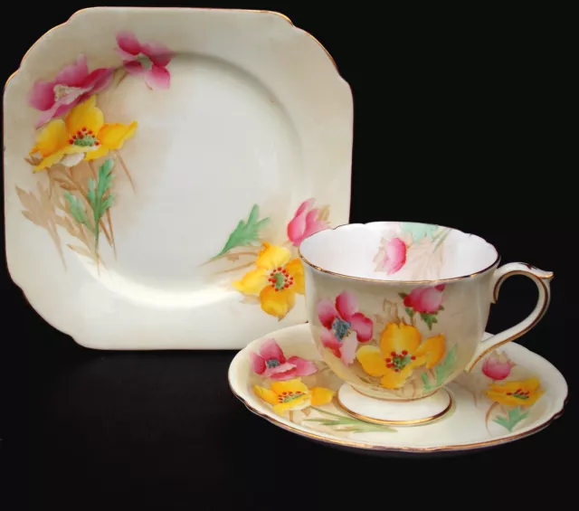 SHELLEY ANEMONE PATTERNED ASCOT SHAPE TRIO,  c.1938