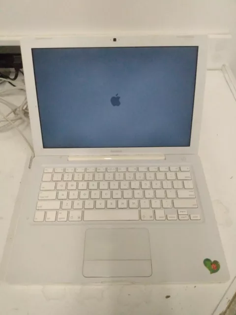 Apple MacBook A1181 13" Laptop - MB062LL/A (May, 2007)