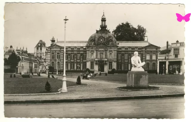 Carte Postale 27 - LOUVIERS - Le Musée et la Place Ernest Thorel