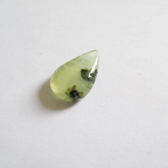 Préhnite cabochon pierre fine 22x12x5mm gemme multicolore reiki chakra plexus