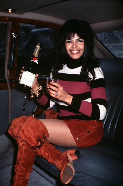 AUSTRALIAN SINGER WILMA Reading is pictured with a bottle of - 1972 Old ...
