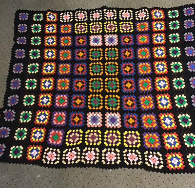 De Colección Granny Square Rosanne Afgana Negro/Multicolor. 52x60. colorido. Hermoso