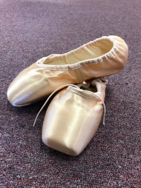 Capezio Pointe shoe Aria 121 10WW