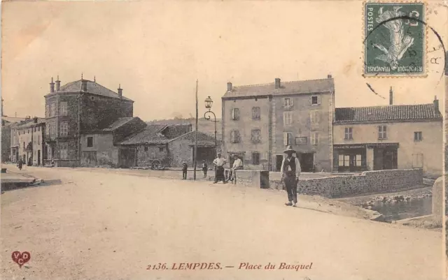 CPA 43 LEMPDES PLACE DU BASQUEL (animée