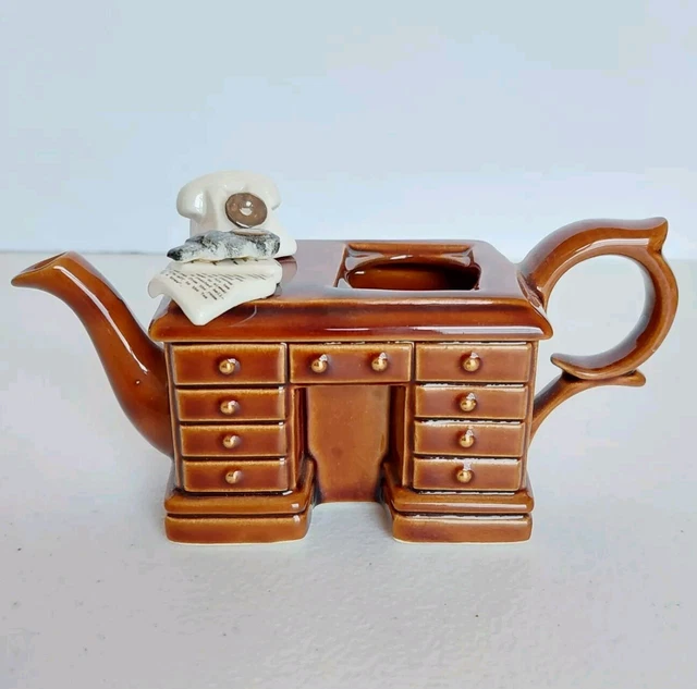 RARE VINTAGE PAUL Cardew Crime Writer Desk 3D Teapot “Murder at