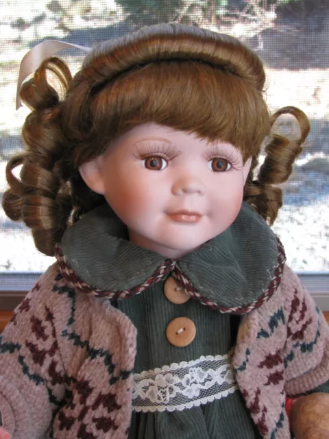 Vintage "HERITAGE SIGNATURE COLLECTION" Porcelain Doll 'Jennifer' W/BOX+COA