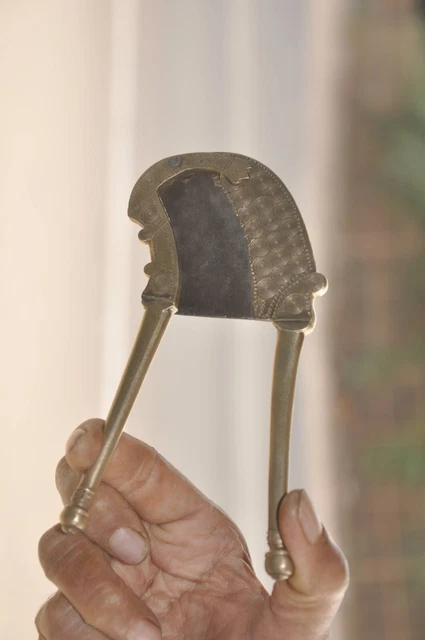 Vintage Brass Handcrafted Fine Quality Circles Engraved Betel Nut Cutter/Sarota