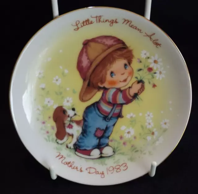 Vintage Avon Mothers Day 1983 small collectors plate - Little Things Mean Alot