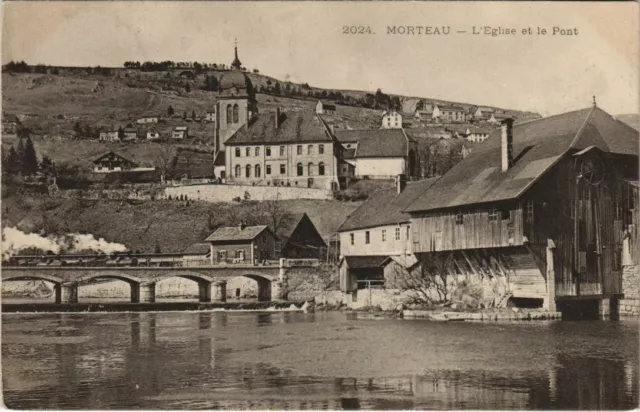 CPA MORTAU L'Eglise et le Pont (1114773)