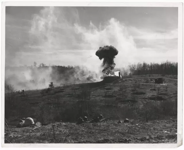 KOREAN WAR ERA Photo U.S. GIs In Trenches Bombing Run $29.50 - PicClick