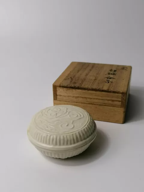 Song dynasty Chinese WHITE-GLAZED STONEWARE porcelain box