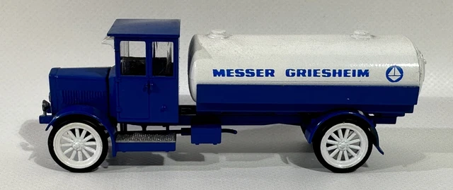 CONRAD - Camion de type ancien porteur plateau MAN KVB Messer Griesheim