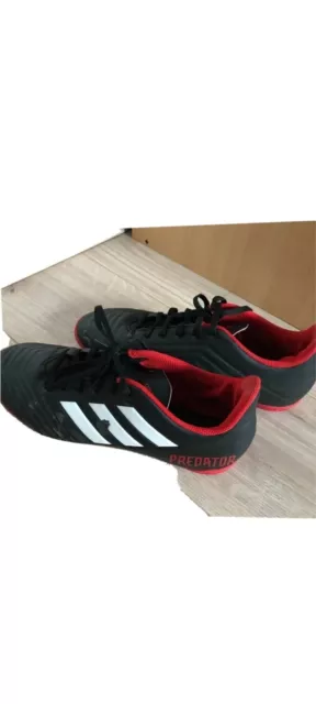 Adidas Predator, Sport - Fussball-Schuhe, schwarz / rot / weiss, Grösse 42